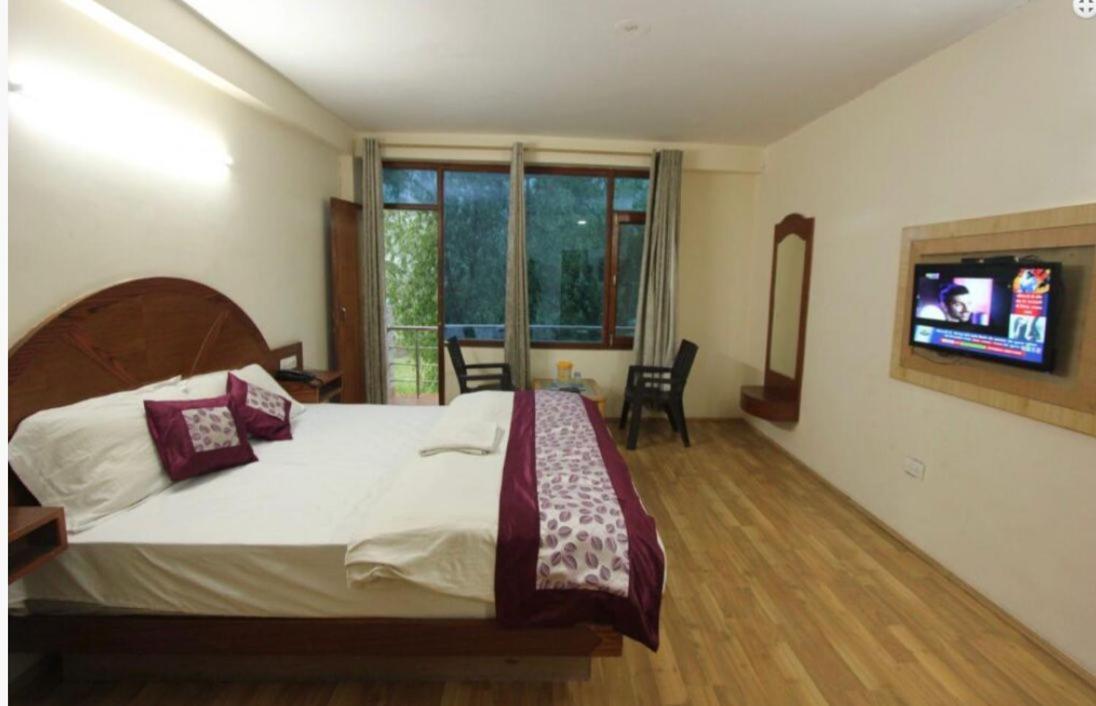 Hotel Devlok Inn Manāli エクステリア 写真